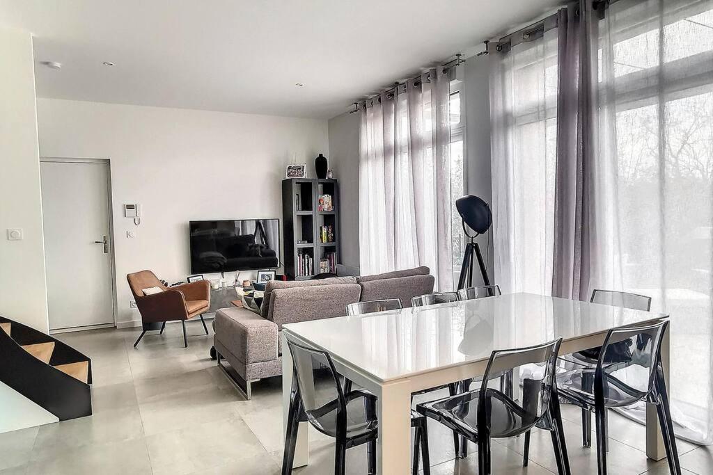 Appartamento Duplex En Rez De Jardin Neuville-sur-Saône Esterno foto